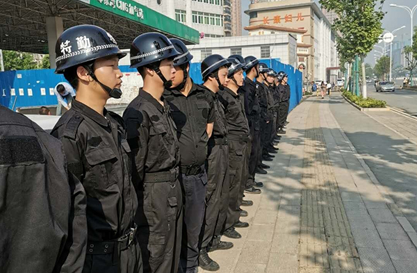 2019年5月公安機(jī)關(guān)拆除危險(xiǎn)區(qū)域維穩(wěn)防暴