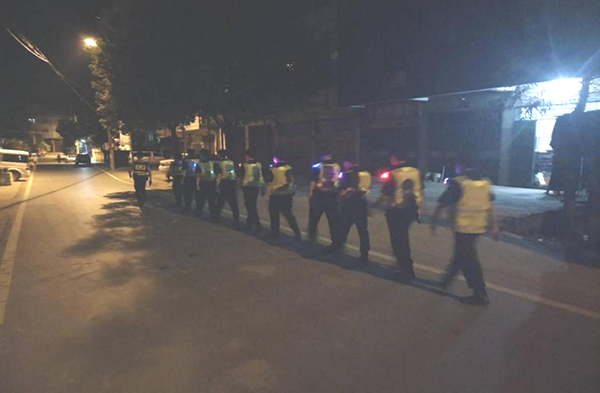 1691718963698413.jpg 2018年10月參與政府部門(mén)打黑除惡整治活動(dòng)